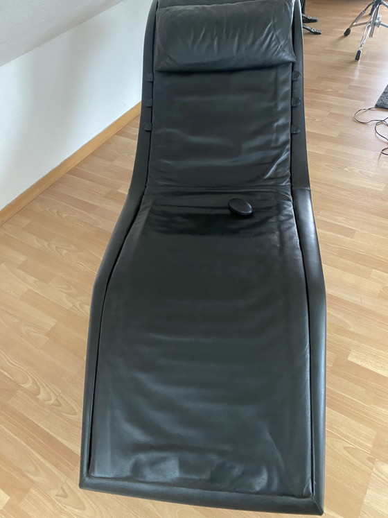 Chaise longue Poltrona Frau Larus – Chaise longue avec fonction massage, cuir noir – Chaises longues, Leather (photo 6 of 8)
