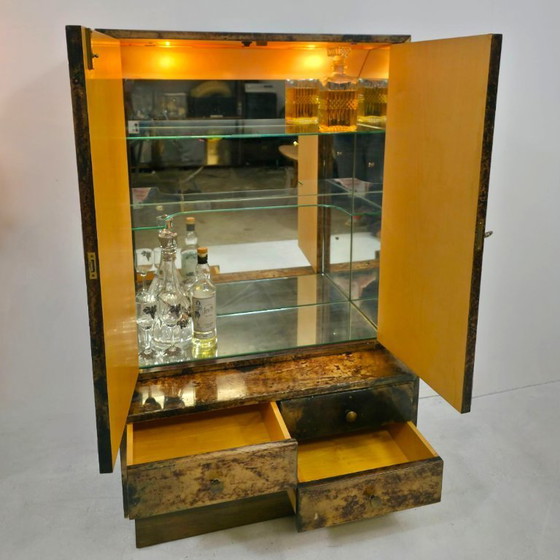 Image 1 of Wunderschöner Ado Tura Getränkeschrank aus der Mitte der 1960er Jahre. Hervorragend gestaltetes Ziegenpergament.