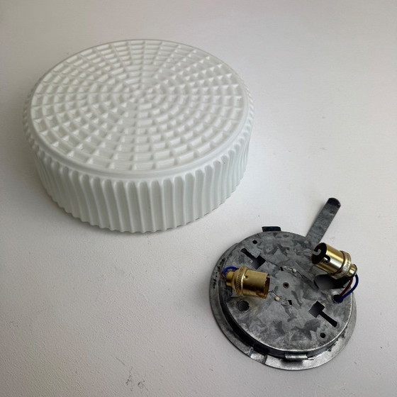 Image 1 of Applique da parete vintage rotonda in vetro opalino