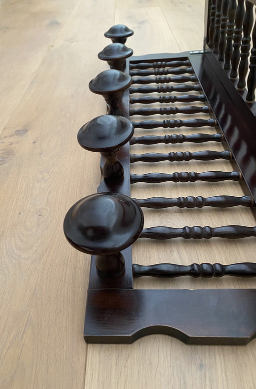 Appendiabiti vintage in legno con mensola a muro, prodotto in Francia.