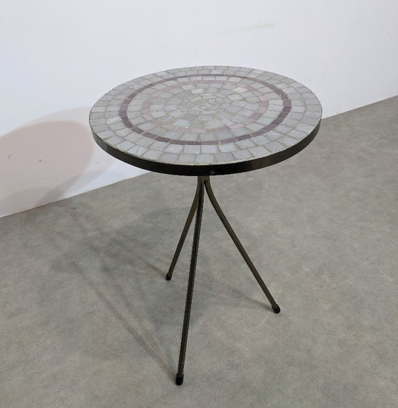 Image 1 of Table d'appoint trépied style années 50