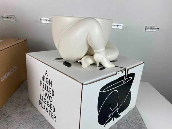 Parra x CASE STUDYO Vase – A High Heeled Two Legged Planter – White Blanc Limited Edition 2020 – Ceramic (photo 4 of 17)
