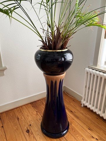 Colonne de plantes avec pot