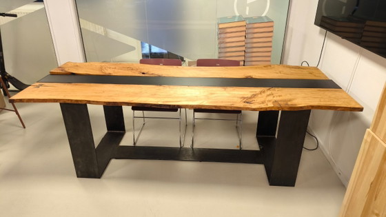 Image 1 of Unieke massief houten / metalen tafel