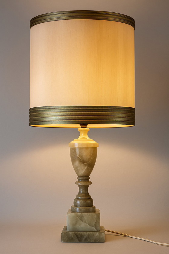 Image 1 of Elegante lampada da tavolo vintage in alabastro e marmo - luce calda, classe senza tempo