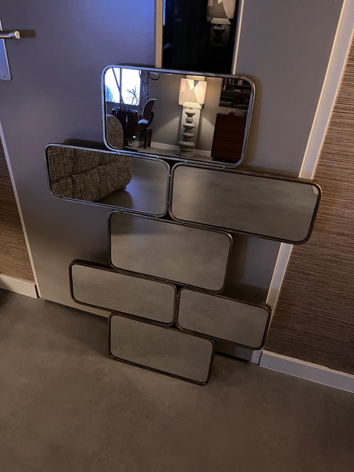 Gold-colored mirror matte