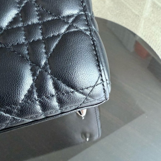DIOR LADY SMALL FLAP - PELLE DI AGNELLO CANNAGE NERA CON DETTAGLI ARGENTO