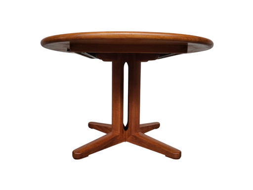 Dyrlund Teak Table