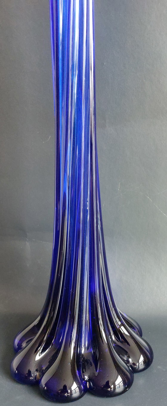 Image 1 of Blauwe gedraaide glazen vaas, 1960