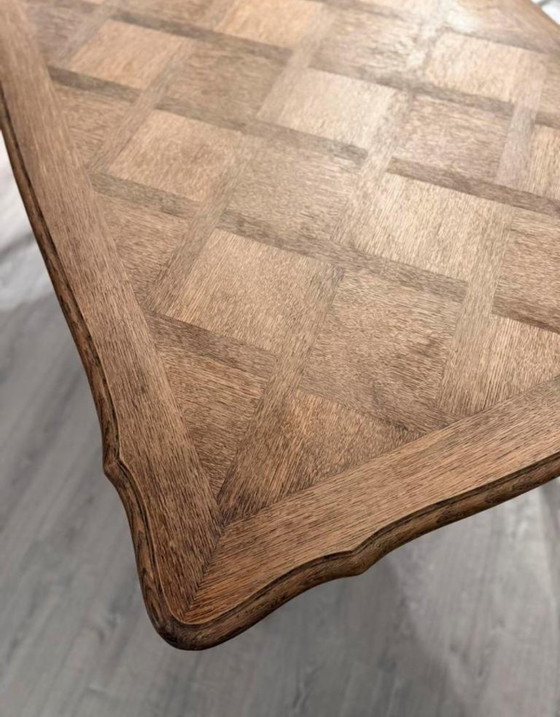 Image 1 of Ausziehbarer Esstisch aus Nussbaum und Eiche | mit Intarsien