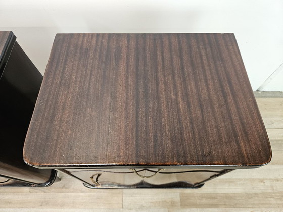 Coppia di comodini in mogano anni '50 con anta e cassetto, Legno, Metallo, Marrone, Vintage (foto 7 di 15)