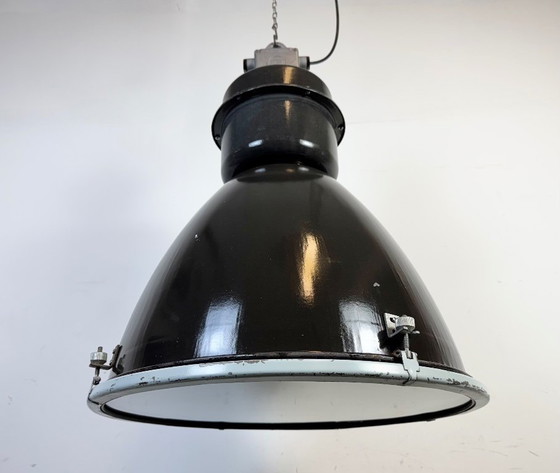 Image 1 of Grande lampada industriale in smalto nero con copertura in vetro trasparente di Elektrosvit
