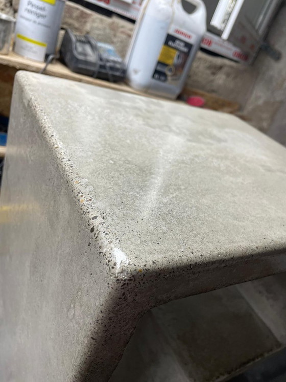Image 1 of Moderner Beton Beistelltisch / Design Tisch Handgefertigt
