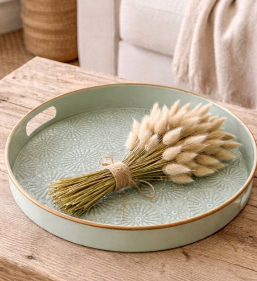 Vassoio in metallo sbalzato