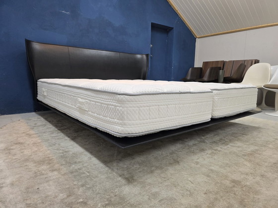 Image 1 of Cama B&B Italia Alys de diseño, 210x180 cm, piel premium.