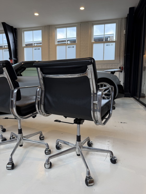Image 1 of Lot de 4 - Coussins Eames ICF EA217 Softpad en cuir noir et aluminium