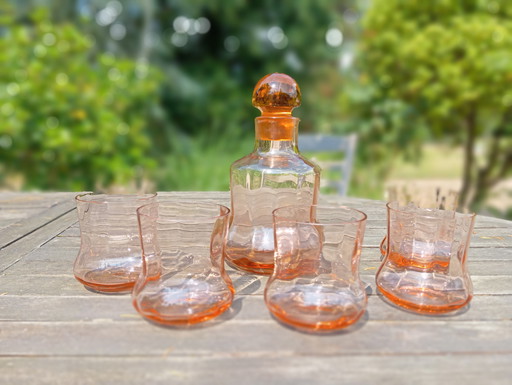 5 whisky glasses and decanter in pink glass, vintage