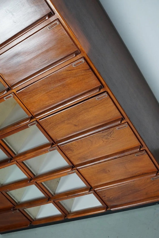 Image 1 of Gran armario de mercería antiguo holandés de madera noble, década de 1930