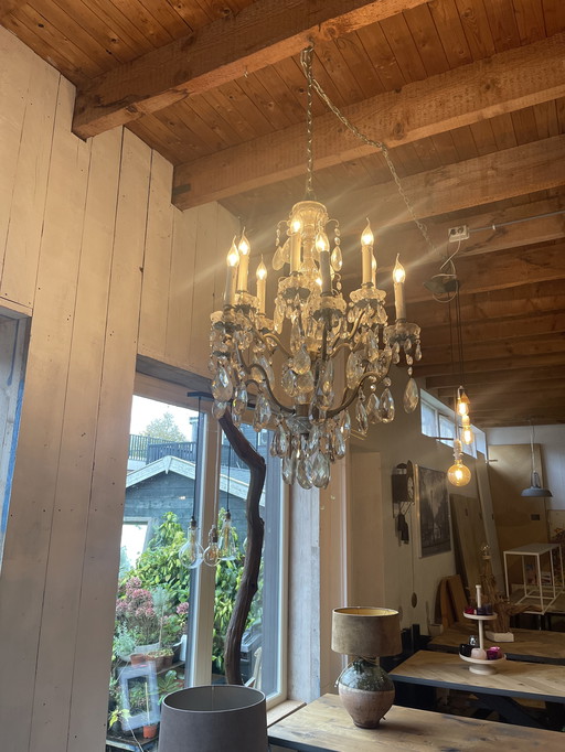 Schöner Kronleuchter aus Glas