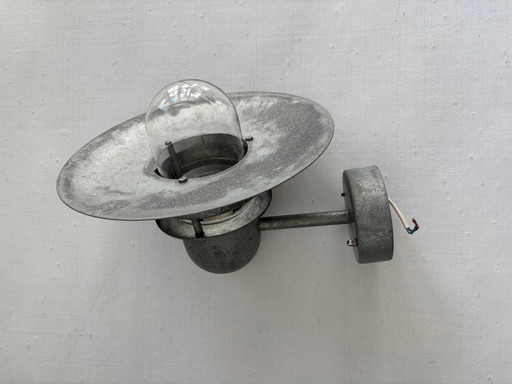 Lampada da parete da esterno Mid-Century in metallo di Louis Poulsen, Scandinavia, anni '50
