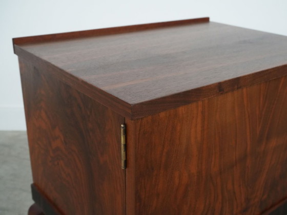 Image 1 of Armoire en noyer, design danois, années 1960, production : Danemark