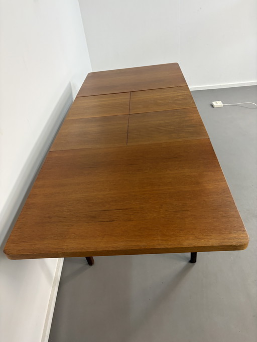 Vintage uitschuifbare teca tafel jaren’ 60. Uitgeschoven 190 cm
