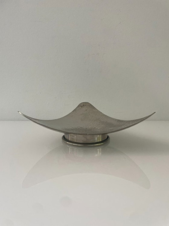 Image 1 of Vintage triangular metal bowl on a base – hammered texture