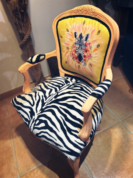 Image 1 of Poltrona zebrata e stravagante