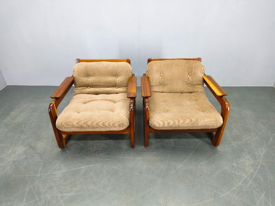 Image 1 of Twee Scandinavische loungestoelen uit de jaren 70, gemaakt van hout met corduroy bekleding.
