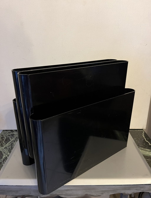 Kleine zwarte tijdschriftenhouder Giotto Stoppino Kartell