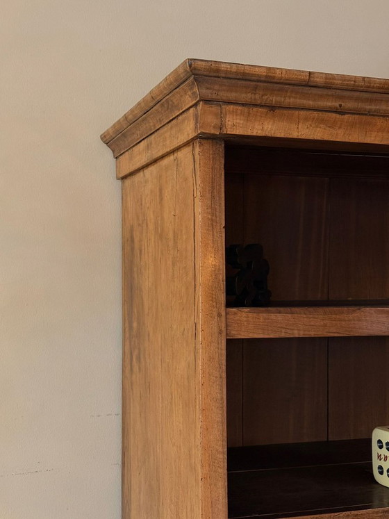 Image 1 of Armoire vintage en noyer