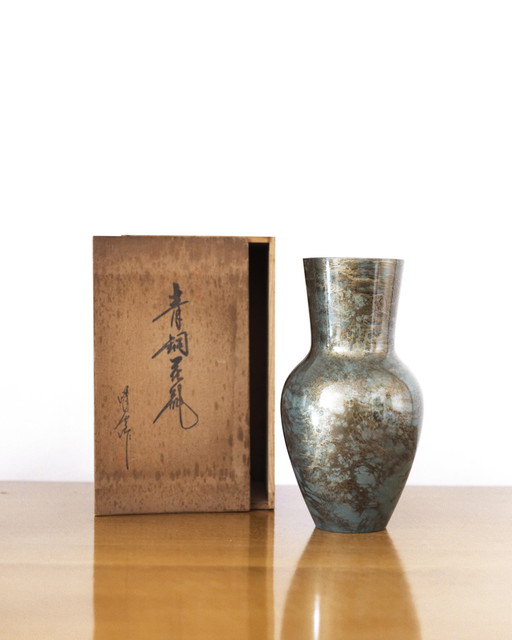 Japanese bronze vase from the Shōwa period
