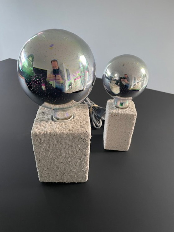 Image 1 of Set van twee moderne designlampen met sculpturale stenen basis