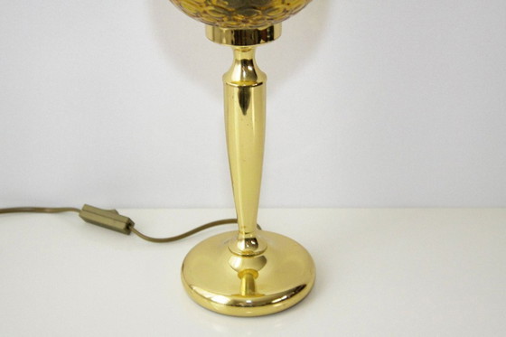 Image 1 of Tafellamp messing glazen kap kelkvorm bruin jaren 80 J Vintage