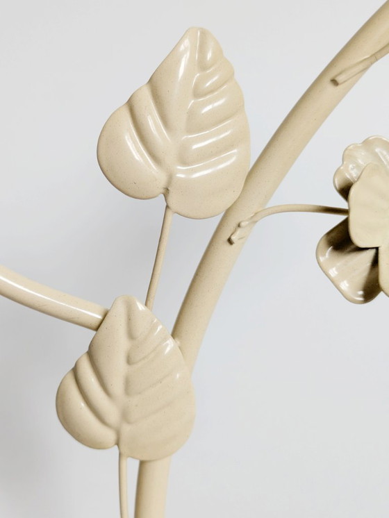 Image 1 of Candelabro italiano vintage in ghisa, floreale bianco crema, adatto a candele a 2 ceri