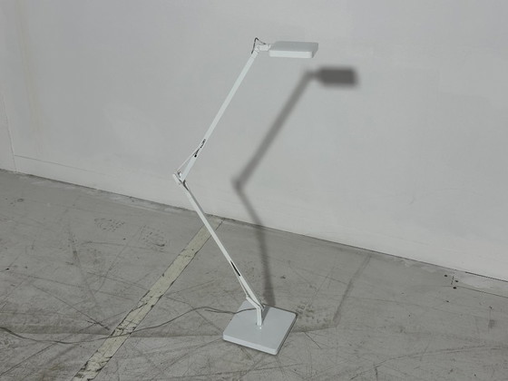 (4) Lampada da scrivania a LED Flos Kelvin bianca - Antonio Citterio - Design italiano – Lampade da scrivania (photo 6 of 7)