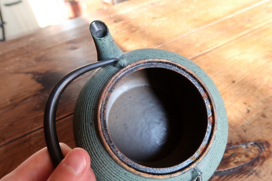 Image 1 of Teiera vintage in ghisa verde, stile giapponese Tetsubin, a coste - 2C32