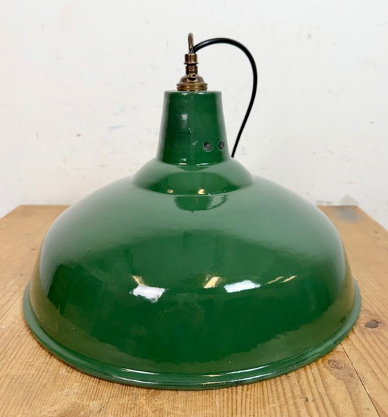Image 1 of Suspension industrielle britannique en émail vert, années 1960