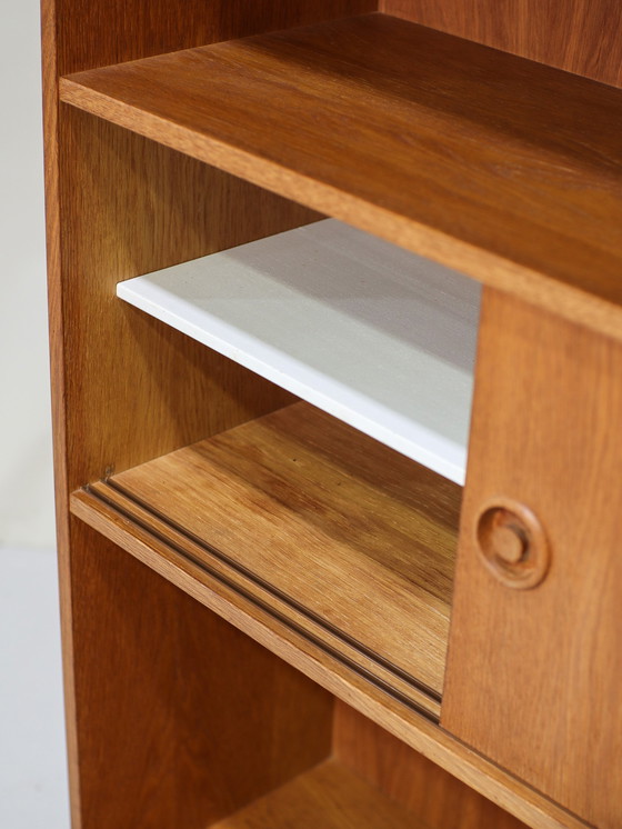 Image 1 of Bibliothèque à portes en chêne vintage danois