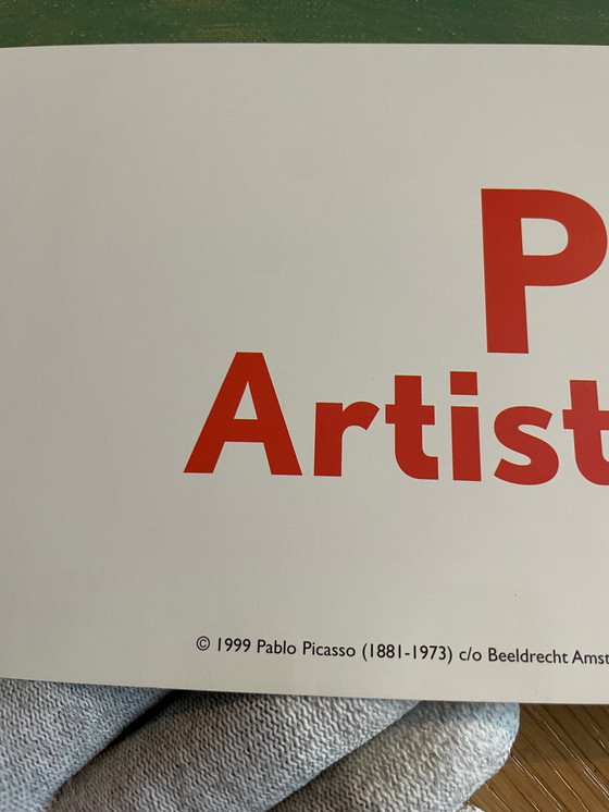 Image 1 of Pablo Picasso (1881-1973), Piccolo Pierrot con fiori, 1923, Copyright 1999 Pablo Picasso, Per gentile concessione della Helly Na