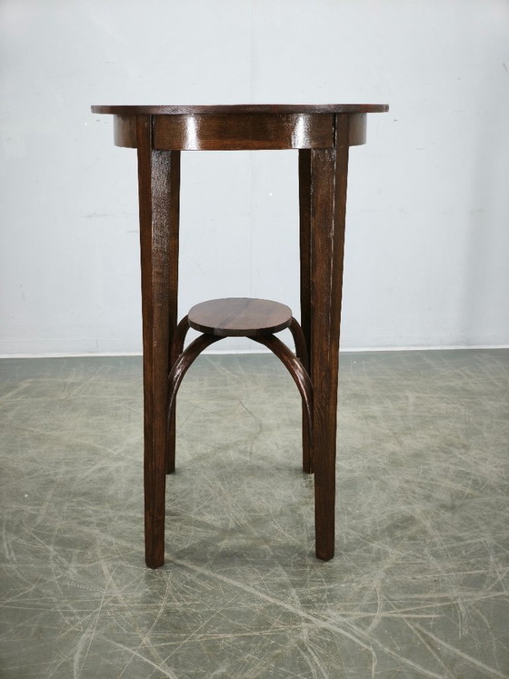 Image 1 of Thonet nr. 207 ovale tafel van gebogen hout, vervaardigd door Mazowia, Polen, jaren 1910.