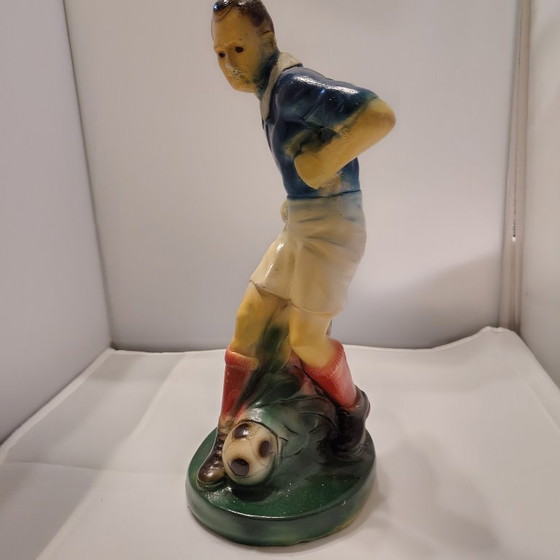 Image 1 of Statua di calciatore, stile anni Cinquanta, dipinta a mano.