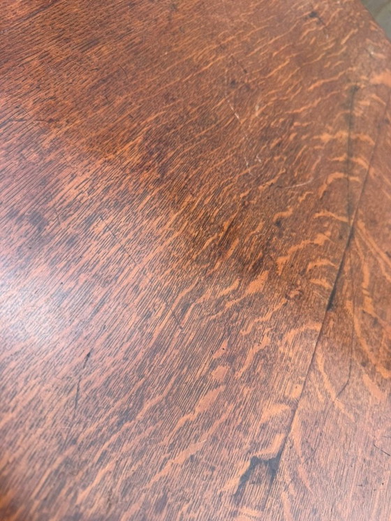 Image 1 of Mesa redonda antigua con tapa inclinada