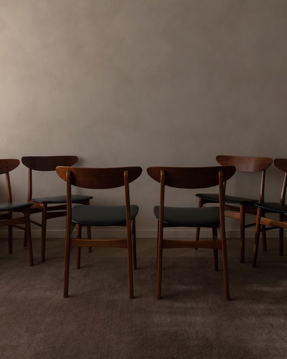 Image 1 of Juego de 6 sillas de comedor danesas de mediados de siglo · Teca y escayola negra