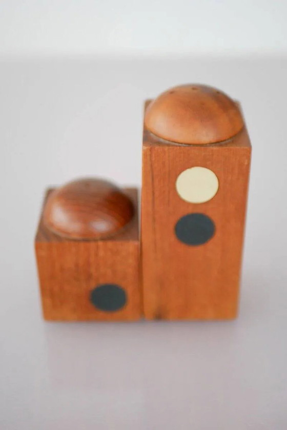 Image 1 of Ensemble de 2 salières et poivrières en teck de style moderniste danois.