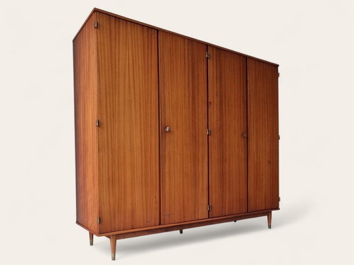 Armario de mediados de siglo