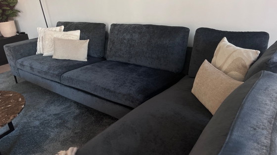 Image 1 of Luxuriöses, maßgefertigtes Ecksofa aus Samt in wunderschönem Blau