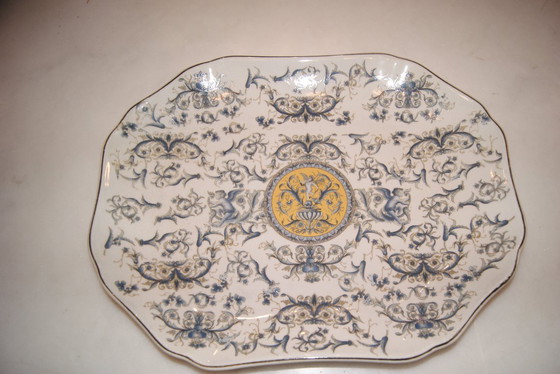 Image 1 of Plat de service en porcelaine de la famille royale