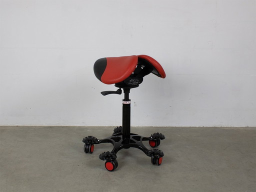 Salli Sit Saddle Stool Design finlandais par Salli