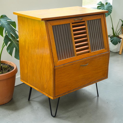 Vintage design sideboard with double flap